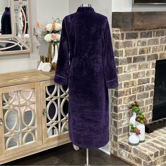 Charter Club Women’s Plush Zig Zag Zipper Robe in the Size Large in Deep Purple - Picture 14 of 16